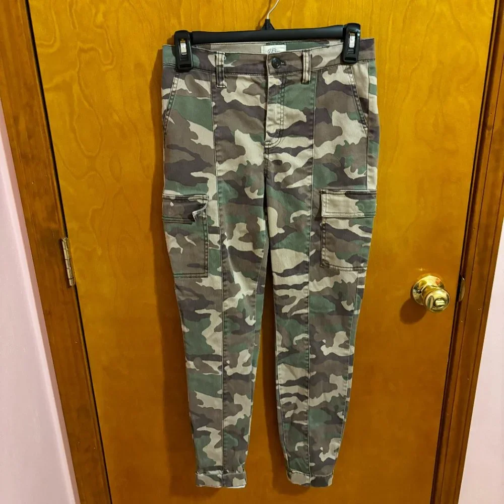 J. Crew Camo High Rise‎ Pants Vintage Straight Cargo Jeans Size Crop Leg Size 25